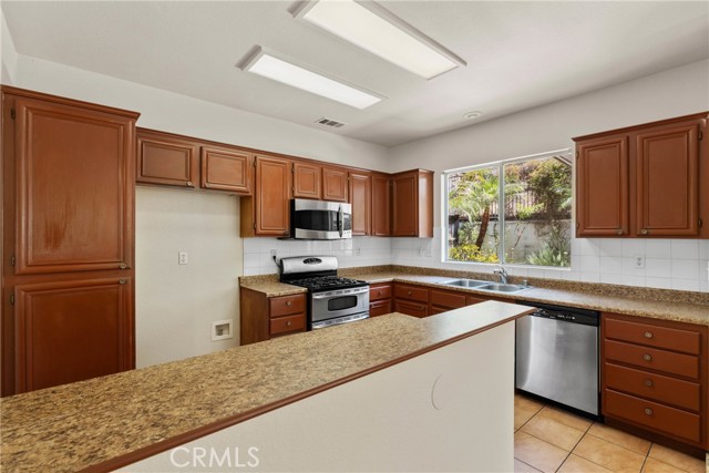 Detail Gallery Image 13 of 41 For 16200 Setting Sun Cir, Riverside,  CA 92503 - 4 Beds | 2/1 Baths