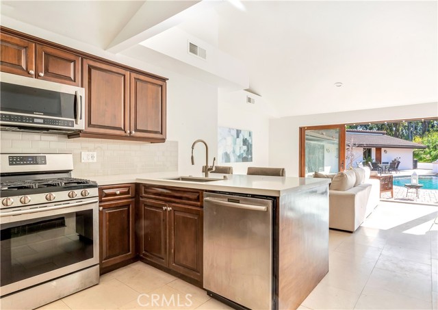 4594c038 3fc3 47d8 B321 E132d3eb0d77