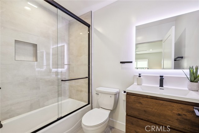 6521 Homewood Avenue, Los Angeles CA: https://media.crmls.org/medias/459579f6-1110-4f9d-832e-434f283a9ecf.jpg