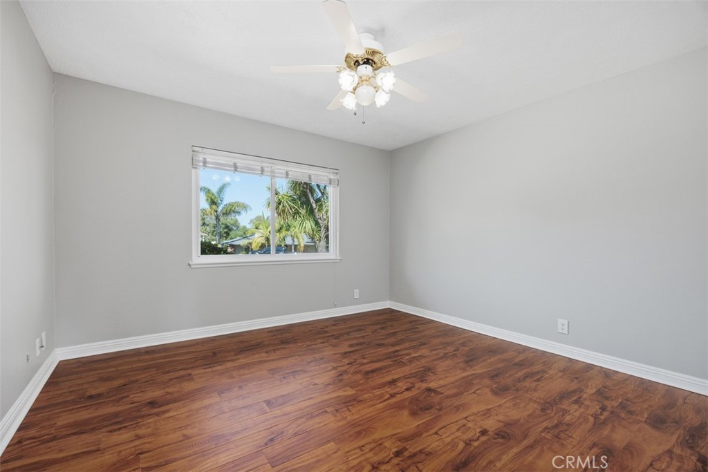1075 La Reina - photo 14