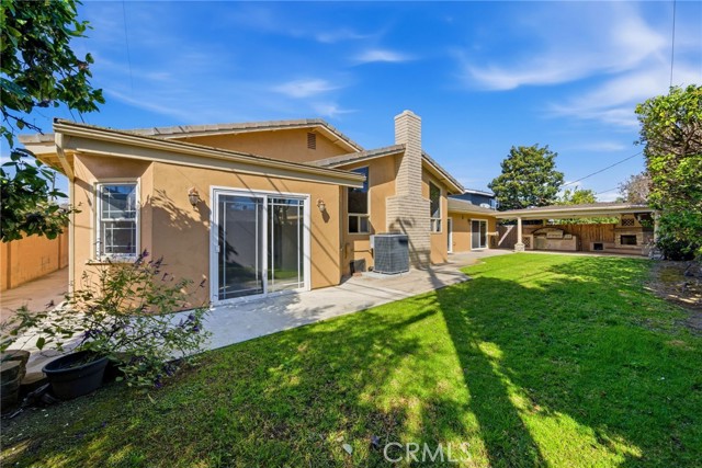 Detail Gallery Image 10 of 21 For 2946 Maui, Costa Mesa,  CA 92626 - 4 Beds | 2/1 Baths