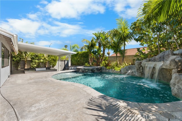 Detail Gallery Image 3 of 42 For 9662 Woodlawn Dr, Huntington Beach,  CA 92646 - 3 Beds | 2 Baths