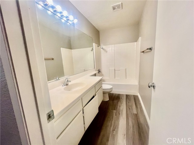 13633 Bentwood Street, Hesperia CA: https://media.crmls.org/medias/45992ffa-4ace-4f00-bfc0-6502dd659e1b.jpg