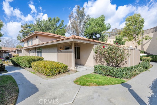 This charming 3-bedroom, 2-bathroom home offers the perfect blend of modern comfort and functionality, featuring an open-concept layout that enhances its spacious and airy feel. Recently updated, the home boasts a stunning modern kitchen with sleek new countertops, cabinets, and brand-new stainless steel appliances, including a dishwasher and stove. A fresh coat of paint throughout creates a bright and inviting atmosphere, while dual-pane windows and recessed lighting fill the space with natural light.
The master bathroom has been upgraded with a stylish new sink and a stand-up shower, while the shared bathroom offers a relaxing bathtub, perfect for unwinding. As an end unit, this home provides added privacy and tranquility, away from the hustle and bustle of neighbors.
Step outside and enjoy the community’s fantastic amenities, just a short walk away: a gated pool, a serene park, and basketball and tennis courts for staying active. Located in a highly desirable neighborhood, you’ll have easy access to shopping centers like Tustin Marketplace, The District at Tustin Legacy, Irvine Spectrum, Costco, and Target. Explore a variety of dining options, catch a movie, or tee off at the Tustin Ranch Golf Club.
Don’t miss the chance to make this beautiful, light-filled house your new modern retreat!