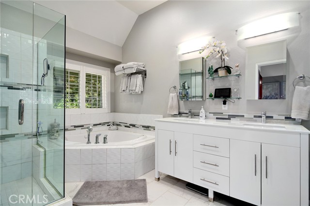 Detail Gallery Image 23 of 33 For 20950 Oxnard St #11,  Woodland Hills,  CA 91367 - 3 Beds | 2/1 Baths
