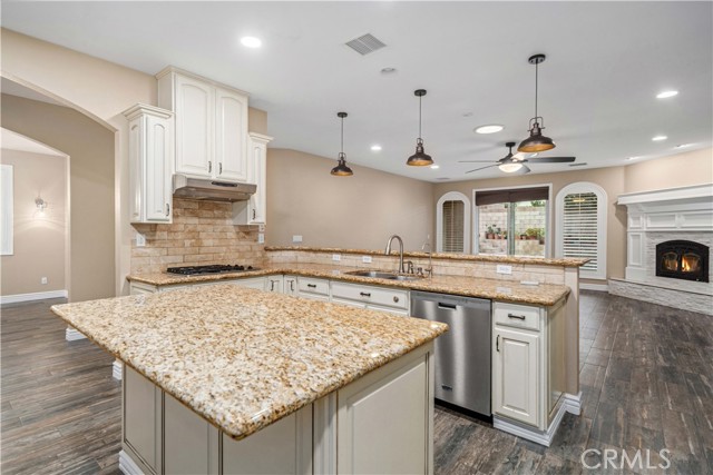 Detail Gallery Image 13 of 47 For 42041 W 47th St, Lancaster,  CA 93536 - 4 Beds | 3 Baths