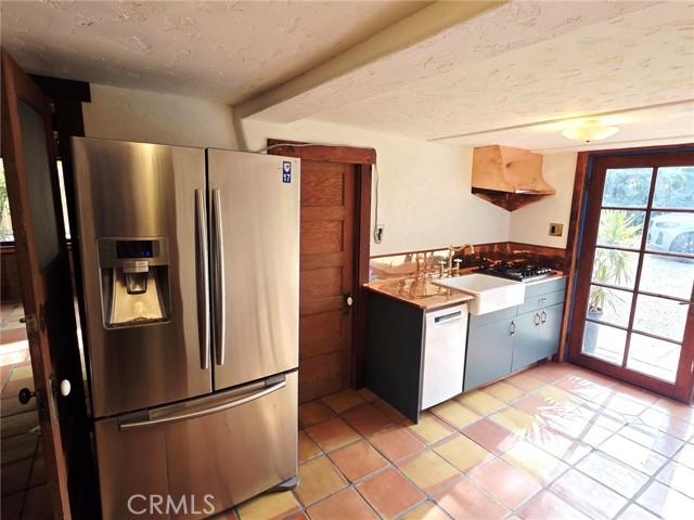 1403 Avon Park, Los Angeles CA: https://media.crmls.org/medias/459afa47-e60c-4c59-99fd-642f46ee6e91.jpg