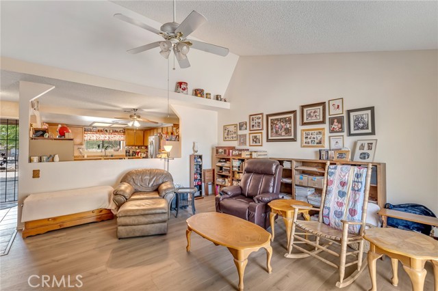 Detail Gallery Image 9 of 31 For 11870 9th, Hesperia,  CA 92345 - 3 Beds | 2 Baths