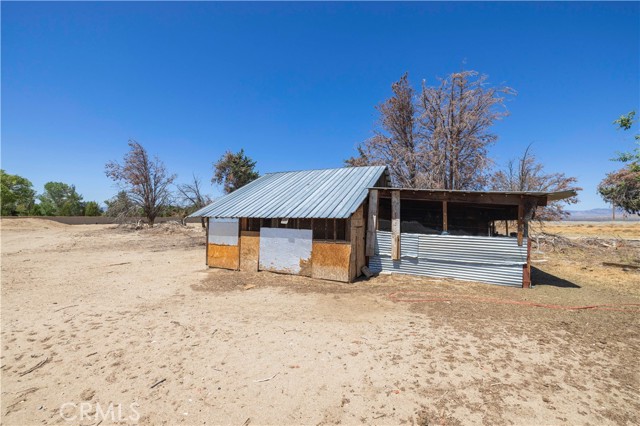 15374 Gaskell Road, Rosamond CA: https://media.crmls.org/medias/459bc306-a097-4bcd-a87c-da59265a6ed2.jpg