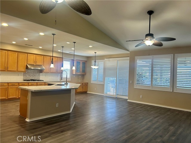 Detail Gallery Image 2 of 27 For 5793 Territory, Corona,  CA 92880 - 4 Beds | 3 Baths
