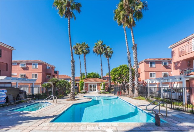 409 Utica Avenue, Huntington Beach CA: https://media.crmls.org/medias/459c707a-7a8f-4dc9-9b76-55984855b2ed.jpg