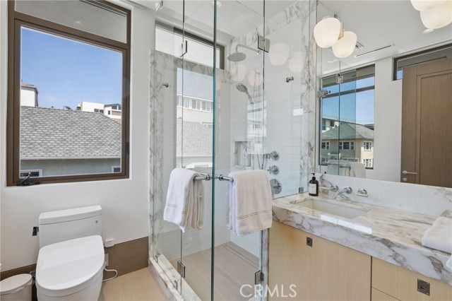 716 The Strand, Manhattan Beach CA: https://media.crmls.org/medias/459cd964-a69a-4b54-a1b6-ebe529b76b5a.jpg
