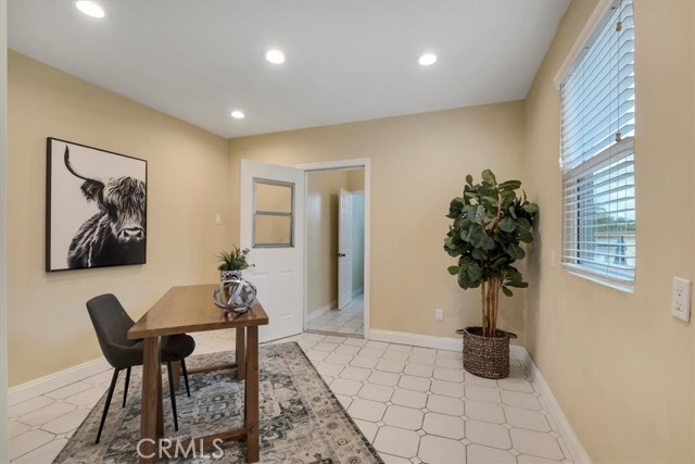 Detail Gallery Image 7 of 14 For 2913 Brighton Ave, Los Angeles,  CA 90018 - 4 Beds | 2/1 Baths