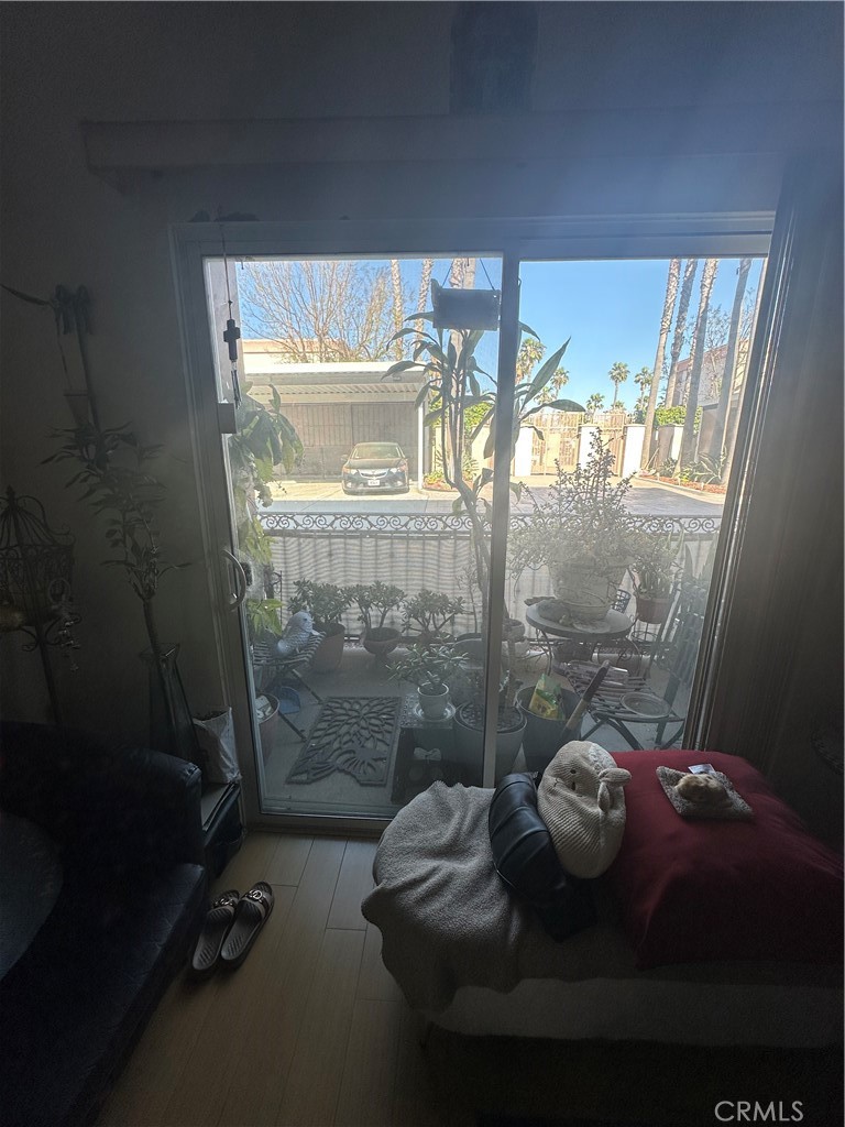https://media.crmls.org/medias/459d583c-e544-4752-b07d-49e6accefcbe.jpg?preset=X-Large