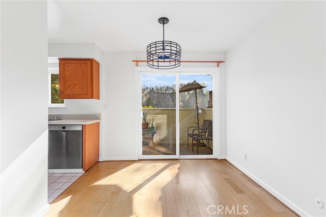 Detail Gallery Image 5 of 17 For 11138 Aqua Vista #43,  Studio City,  CA 91602 - 2 Beds | 2 Baths