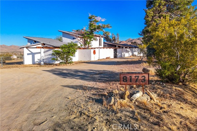 Detail Gallery Image 4 of 55 For 8173 Fleur Dr, Joshua Tree,  CA 92252 - 2 Beds | 3 Baths