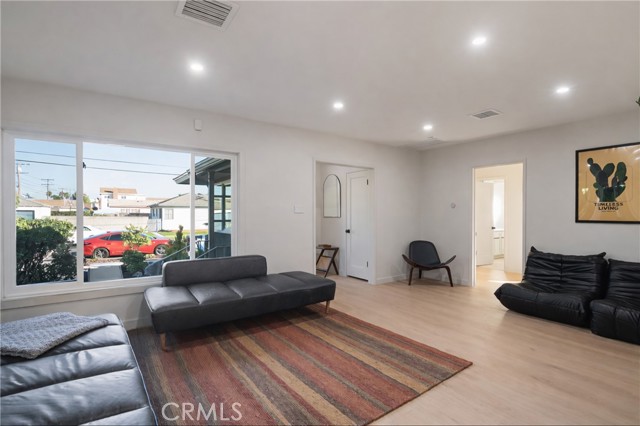 Detail Gallery Image 5 of 37 For 11623 S Dehn, Inglewood,  CA 90303 - 3 Beds | 2 Baths