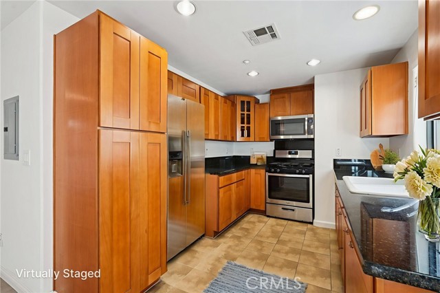 Detail Gallery Image 15 of 51 For 879 Michigan Bld #K,  Pasadena,  CA 91107 - 3 Beds | 2/1 Baths