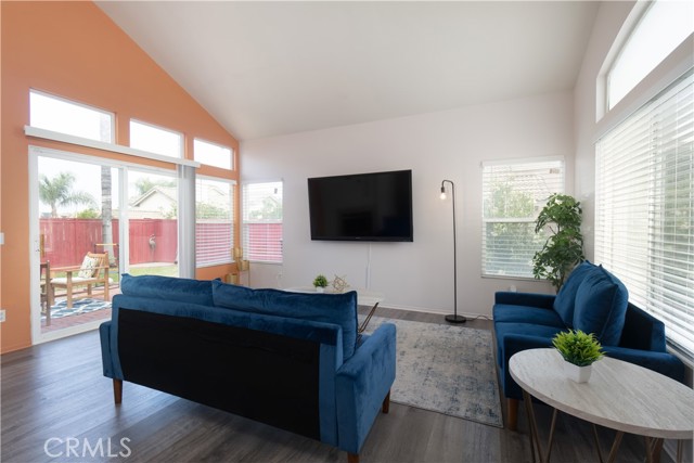 Detail Gallery Image 5 of 52 For 2594 S Buena Vista Ave, Corona,  CA 92882 - 3 Beds | 2/1 Baths