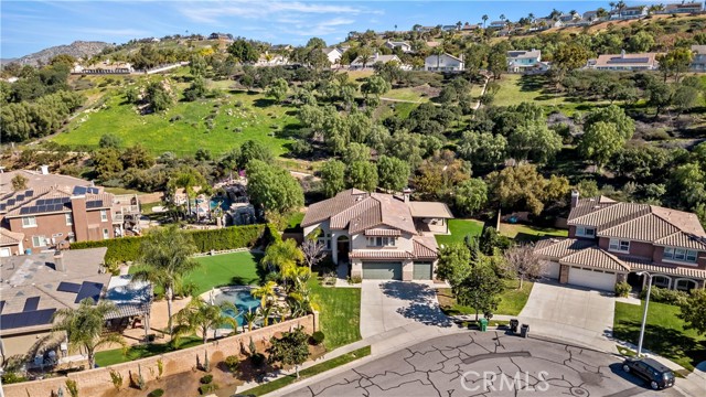 Detail Gallery Image 3 of 57 For 665 Barbre Cir, Corona,  CA 92879 - 4 Beds | 3 Baths