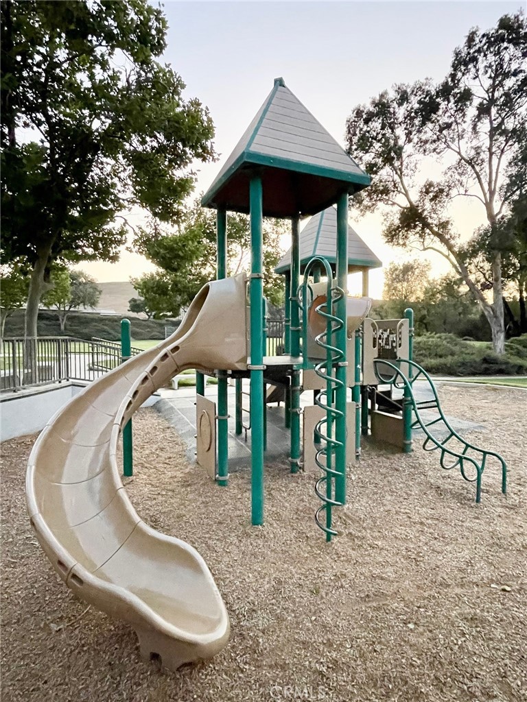https://media.crmls.org/medias/459f508a-8381-4259-8e63-d3aadd36d8fd.jpg?preset=X-Large