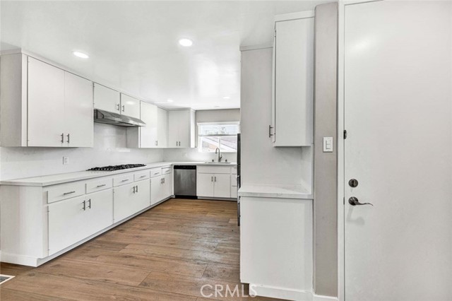 Detail Gallery Image 12 of 47 For 4338 Fairway Dr, Lakewood,  CA 90712 - 4 Beds | 3/1 Baths