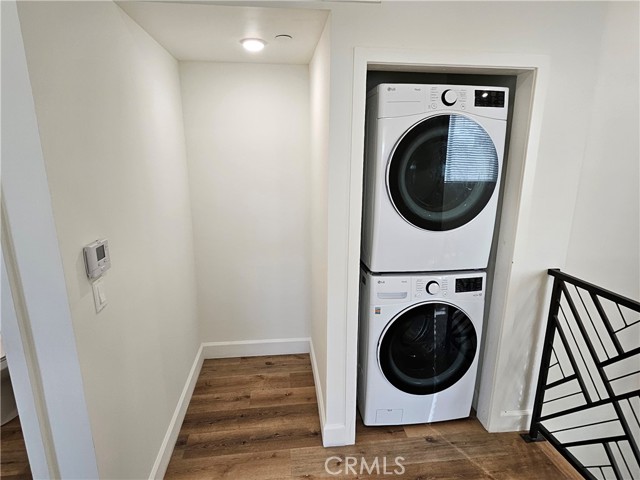 Detail Gallery Image 5 of 11 For 14550 Burbank Blvd #103, Burbank,  CA 91411 - 3 Beds | 2/1 Baths