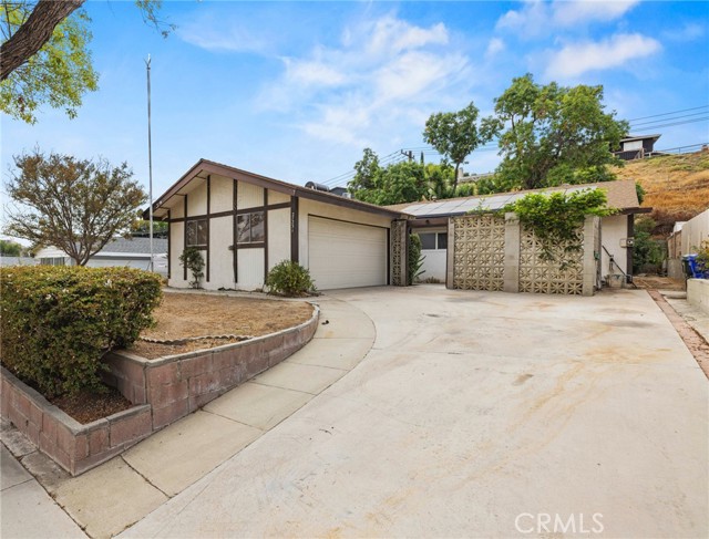 27231 Cabrera Avenue, Saugus CA: https://media.crmls.org/medias/45a07595-56f9-4e97-9963-1ef0880ee0d9.jpg