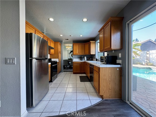 Detail Gallery Image 11 of 48 For 21 N Slope Ln, Pomona,  CA 91766 - 4 Beds | 2/1 Baths