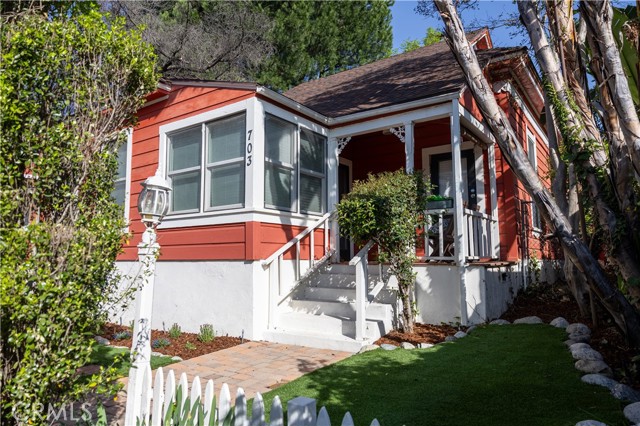 Detail Gallery Image 2 of 60 For 703 Manzanita Ave, Sierra Madre,  CA 91024 - 4 Beds | 3 Baths