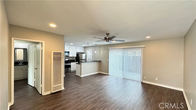 Detail Gallery Image 3 of 15 For 2312 Santa Ana Ave #B,  Costa Mesa,  CA 92627 - 2 Beds | 1 Baths