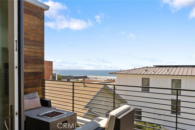 Detail Gallery Image 16 of 67 For 308 17th St, Manhattan Beach,  CA 90266 - 4 Beds | 3/1 Baths