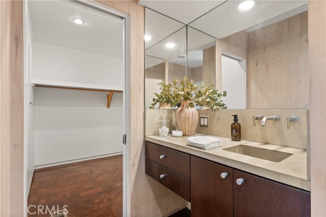 Detail Gallery Image 26 of 42 For 3511 Stonehill Pl, Sherman Oaks,  CA 91423 - 5 Beds | 3 Baths