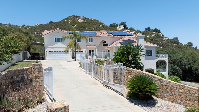 18380 Avenida Caleta, Murrieta CA: https://media.crmls.org/medias/45a4985f-75b5-4a79-80af-42c946223f13.jpg