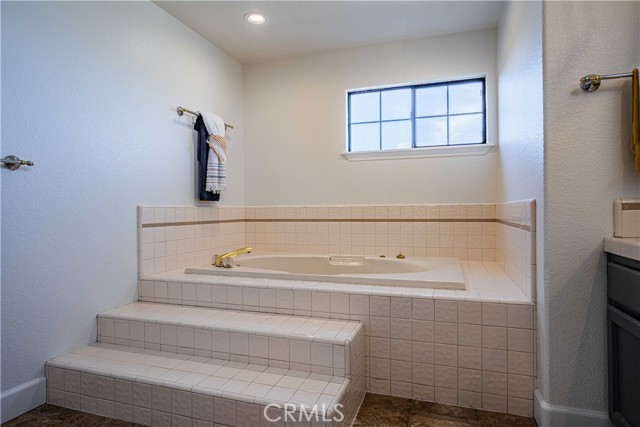 Detail Gallery Image 34 of 66 For 30718 Early Round Dr, Canyon Lake,  CA 92587 - 5 Beds | 3/1 Baths