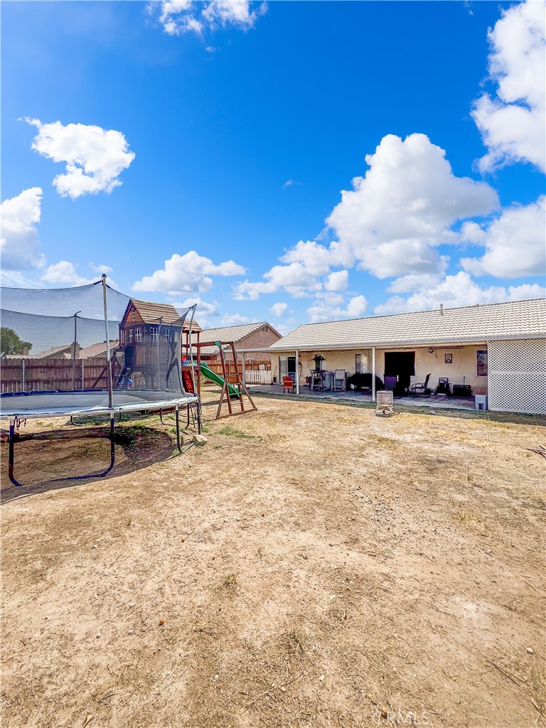 https://media.crmls.org/medias/45a55dae-3fca-4842-9189-cdf4de8180d2.jpg?preset=X-Large