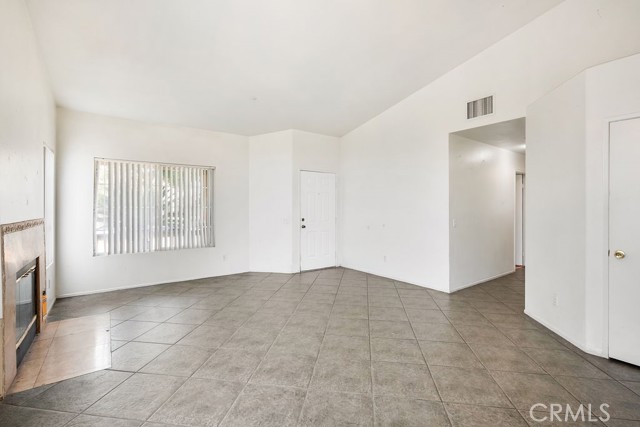 Detail Gallery Image 3 of 33 For 16205 Seville Ave, Fontana,  CA 92335 - 4 Beds | 2 Baths