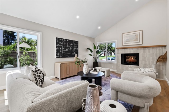 25 Almond Tree Lane, Irvine CA: https://media.crmls.org/medias/45a5c2fc-aa41-47bf-9891-ccf7e6a9f611.jpg