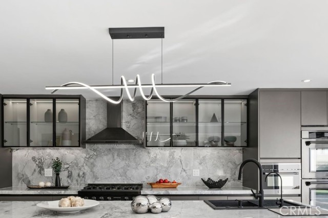 Detail Gallery Image 12 of 51 For 15631 Sunburst Ln, Huntington Beach,  CA 92647 - 5 Beds | 3/1 Baths