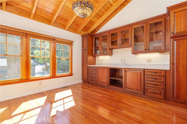 Detail Gallery Image 11 of 38 For 16 Meadow View Ln, San Geronimo,  CA 94963 - 3 Beds | 3/2 Baths