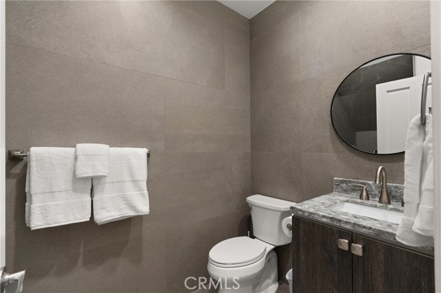 302 Carnation Avenue, Corona del Mar CA: https://media.crmls.org/medias/45a6e1c7-c9ac-46a5-b92d-4a26af6e0727.jpg