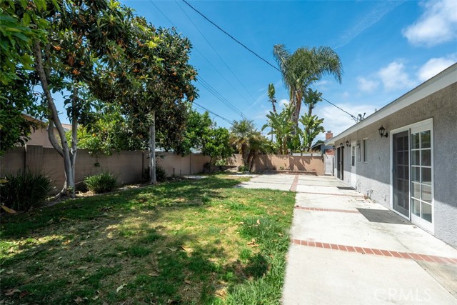 15251 Nottingham Lane, Huntington Beach CA: https://media.crmls.org/medias/45a7a99b-fb03-469f-aa79-ae4dd55dd43d.jpg
