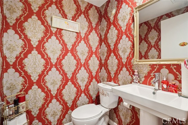 Detail Gallery Image 21 of 37 For 13225 Victory Bld, Valley Glen,  CA 91401 - 3 Beds | 3/1 Baths