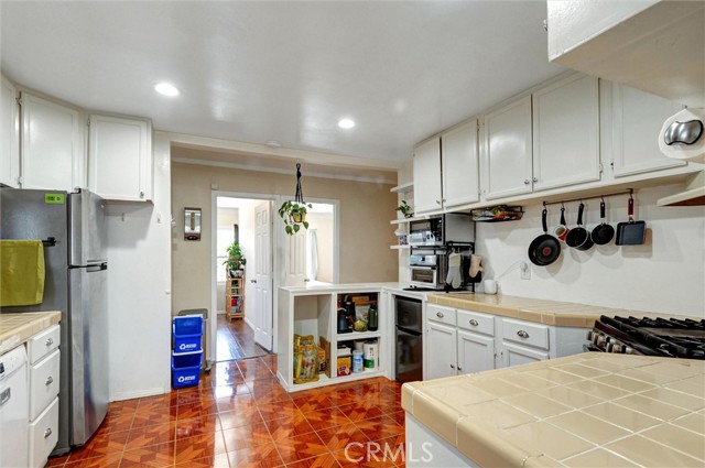 Detail Gallery Image 9 of 26 For 5864 Bonsallo Ave, Los Angeles,  CA 90044 - 4 Beds | 2 Baths