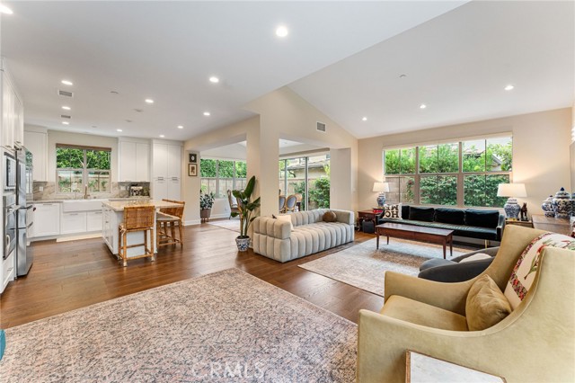 Detail Gallery Image 12 of 28 For 117 Reflection, Irvine,  CA 92620 - 4 Beds | 3/1 Baths