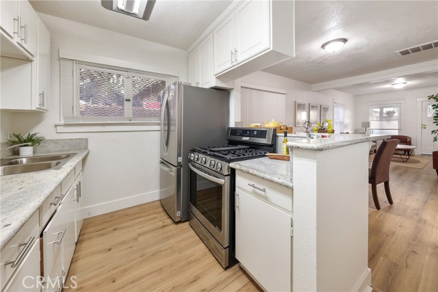 Detail Gallery Image 8 of 16 For 1146 N Loma Vista Dr, Long Beach,  CA 90813 - 2 Beds | 1 Baths