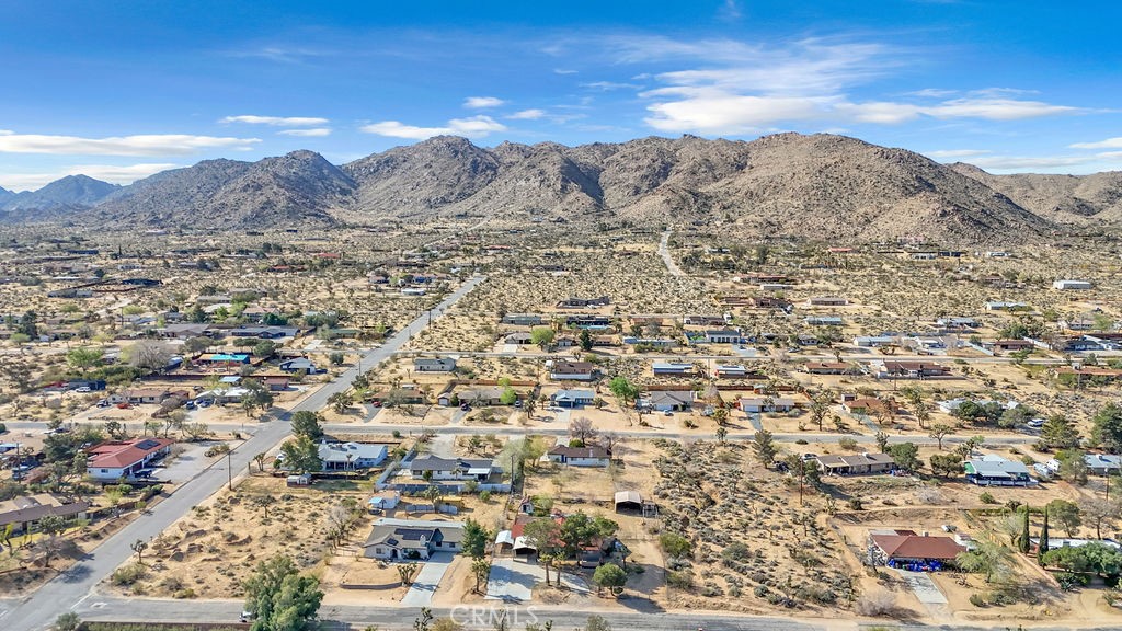 https://media.crmls.org/medias/45a8b2c3-5c9b-4905-b1c7-f6c6d25a8560.jpg?preset=X-Large