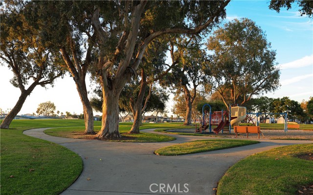 Detail Gallery Image 30 of 33 For 17231 Lido Ln, Huntington Beach,  CA 92647 - 4 Beds | 3 Baths