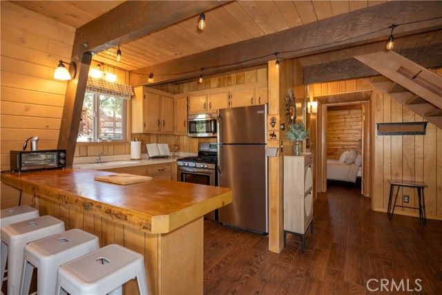 Detail Gallery Image 13 of 38 For 1216 Aspen Dr, Big Bear Lake,  CA 92315 - 3 Beds | 2 Baths