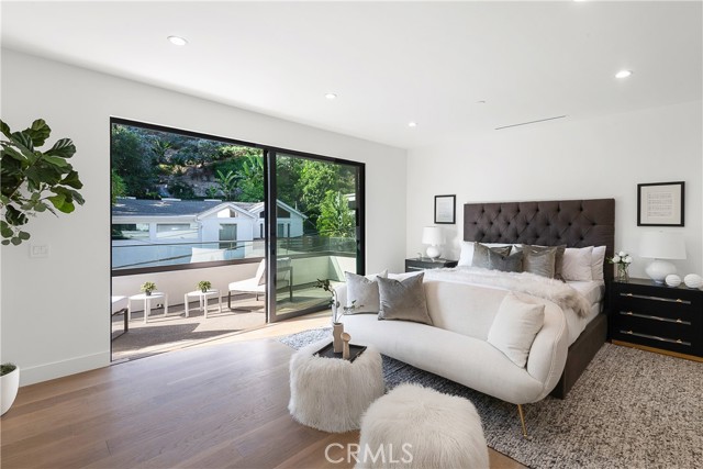 Detail Gallery Image 29 of 46 For 9836 Yoakum Dr, Beverly Hills,  CA 90210 - 5 Beds | 4 Baths